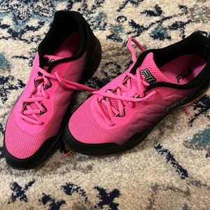 Size 10 fila fits more like 9.5 gently worn too small why I’m selling